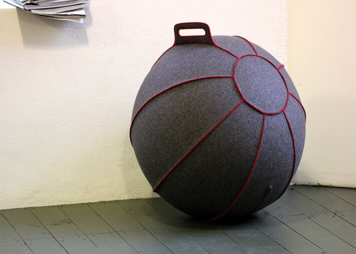 POUF ORIGINAL ET ERGONOMIQUE EN LAINE FEUTREE 4 COULEURS VLUV VELT 