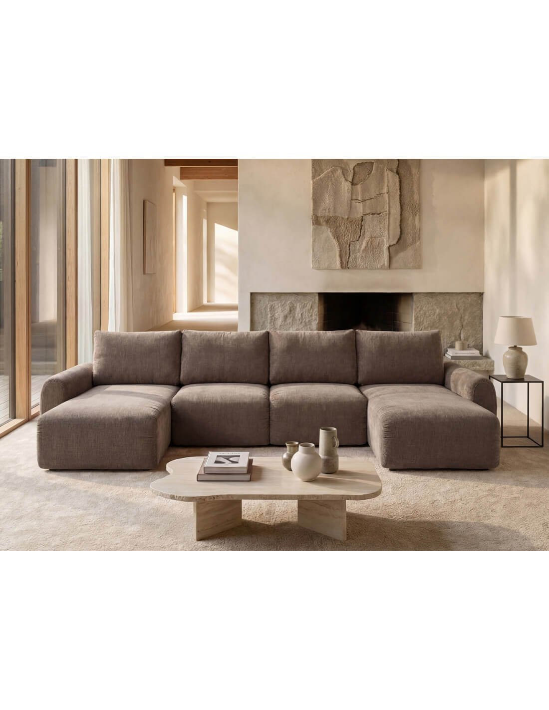 Disposition des meubles dans un salon contemporain avec canapé et table basse Disposition des meubles dans un salon contemporain avec canapé et table basse