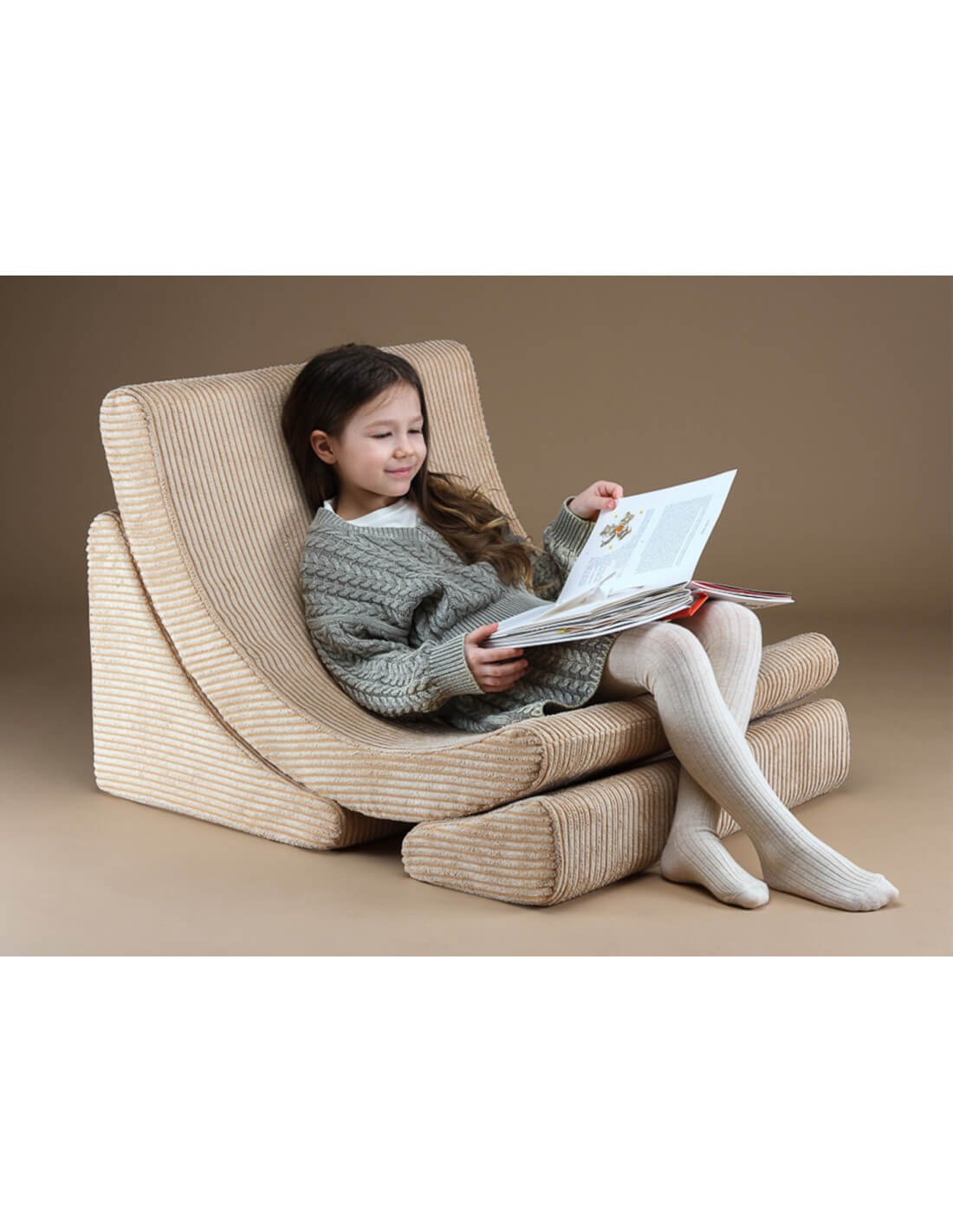 Coin lecture cosy dans une chambre d’enfant design