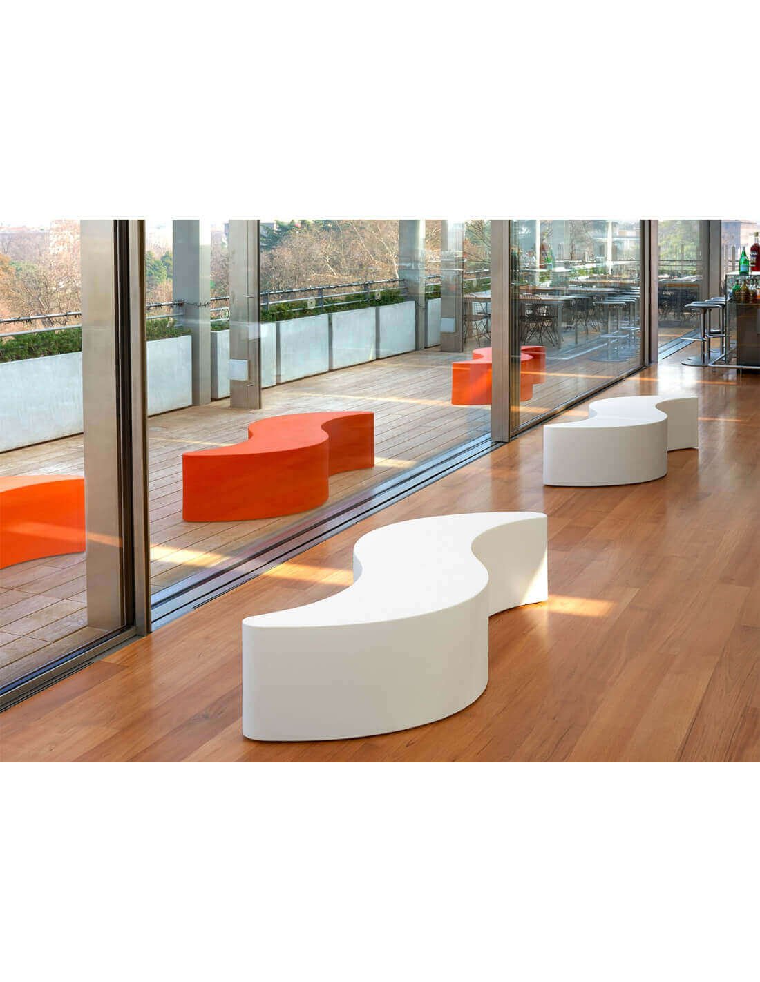Banc design solide pour équiper de façon originale une salle d'attente