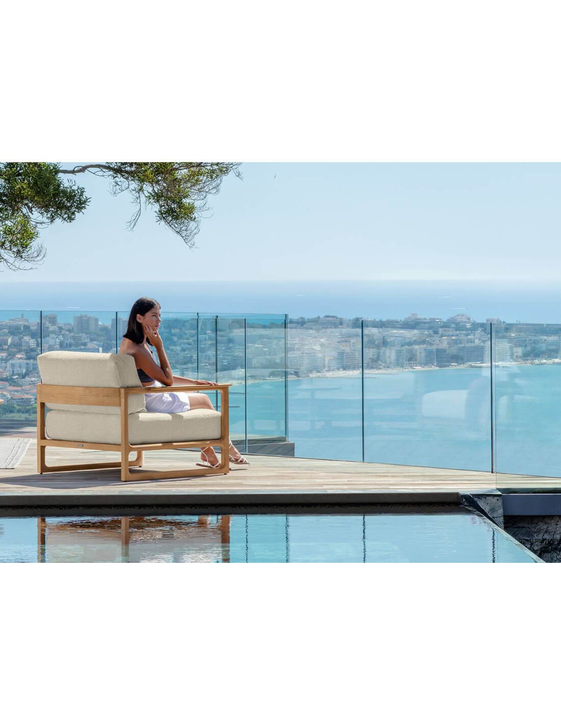 Mobilier piscine design : comment aménager un extérieur haut de gamme
